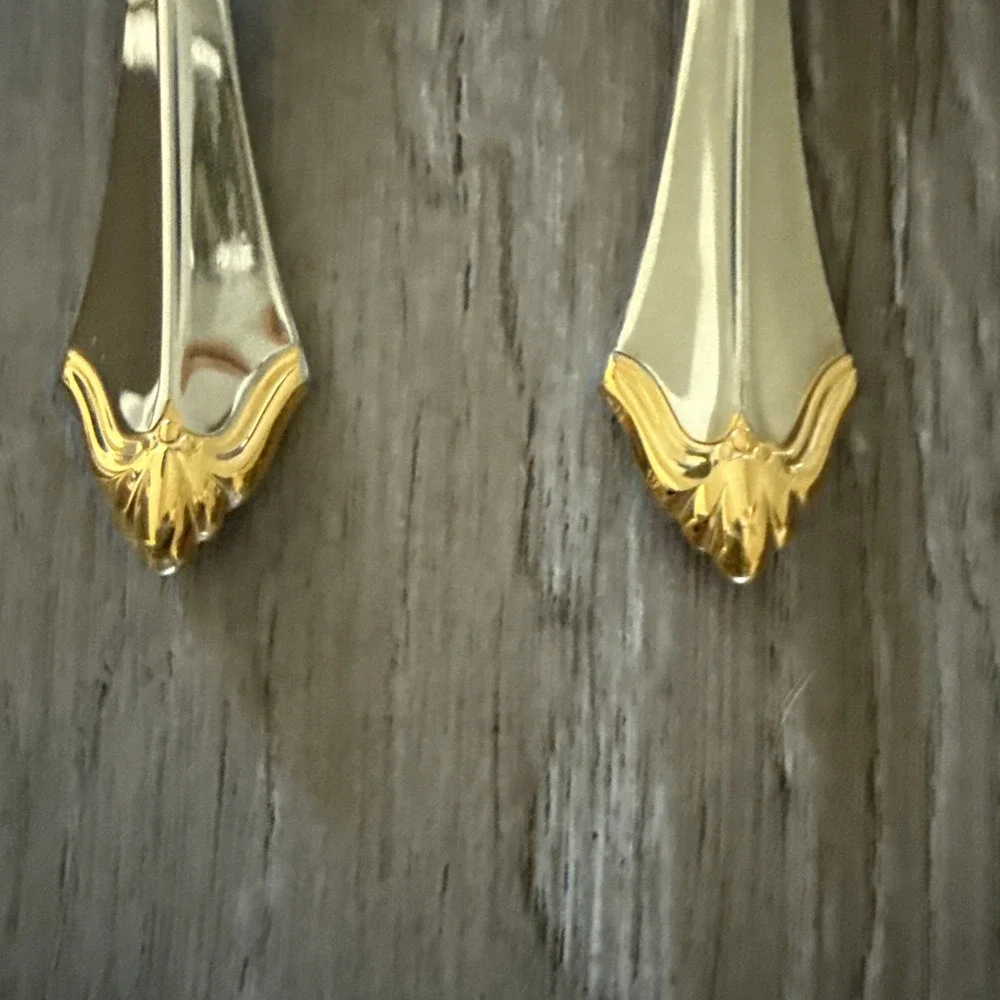 Set of 2 Oneida Silver Golden Kenwood-Group I ‎ Teaspoons